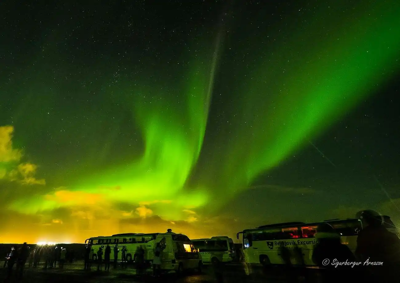 Northern Lights: 3-Hr Bus Tour + Transfer, Reykjavík, Iceland, Reykjavik Tickets.